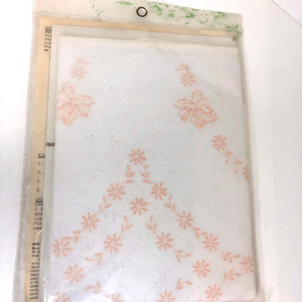 Vogart Crafts Quilt Blocks Kit, Roses Pattern, Style #8642A, VINTAGE - Picture 4 of 5